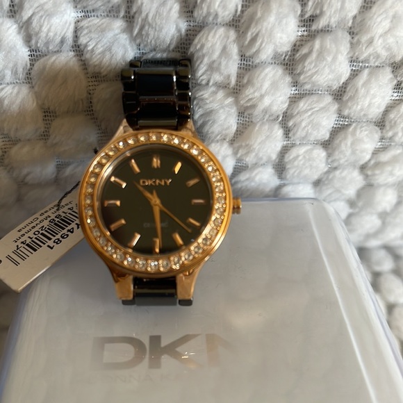 Dkny - Picture 6 of 6